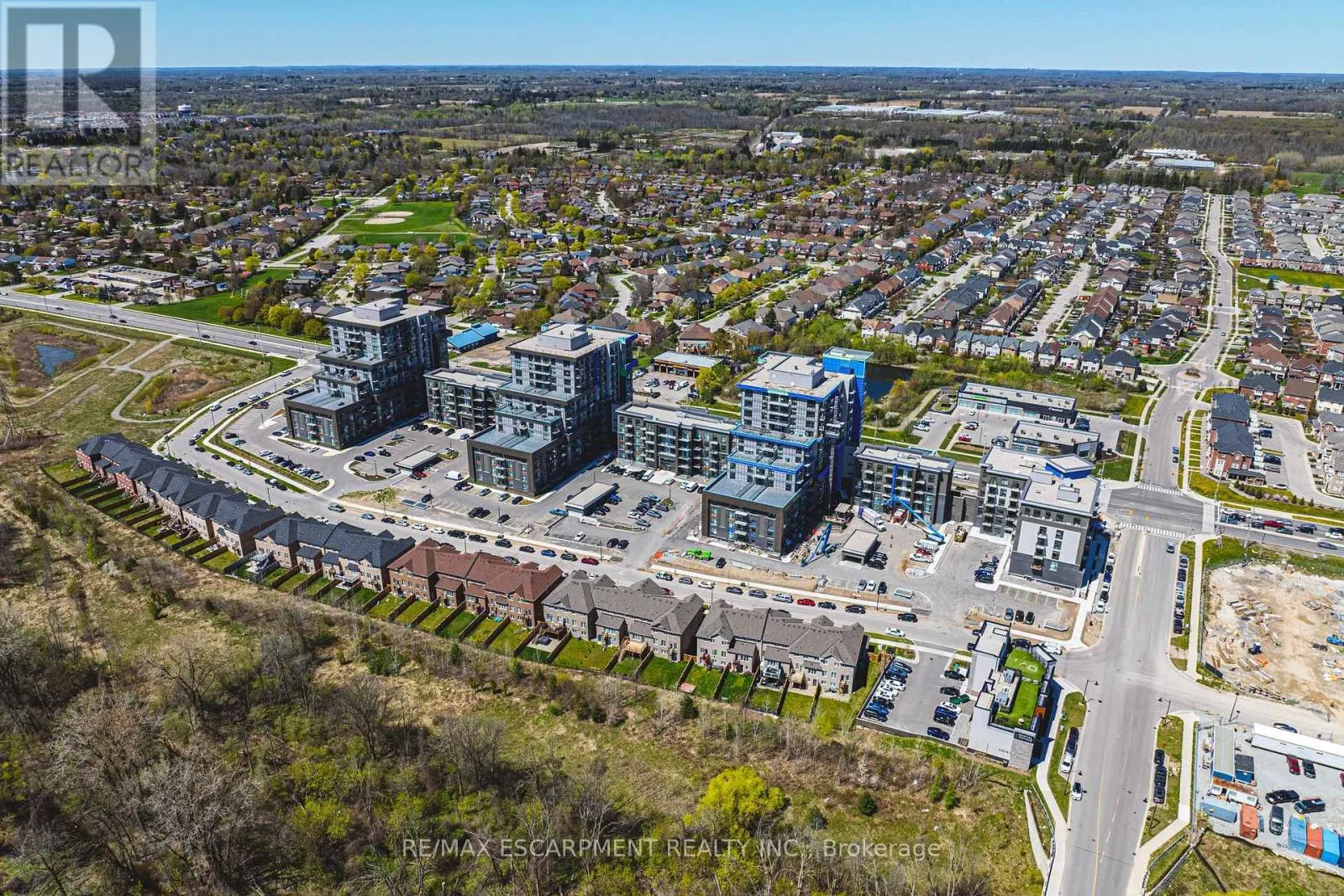 327 - 460 DUNDAS STREET E