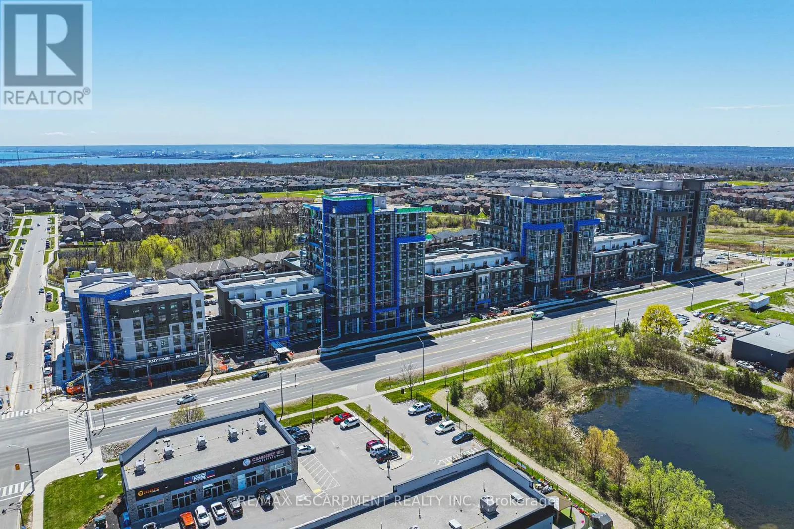 327 - 460 DUNDAS STREET E