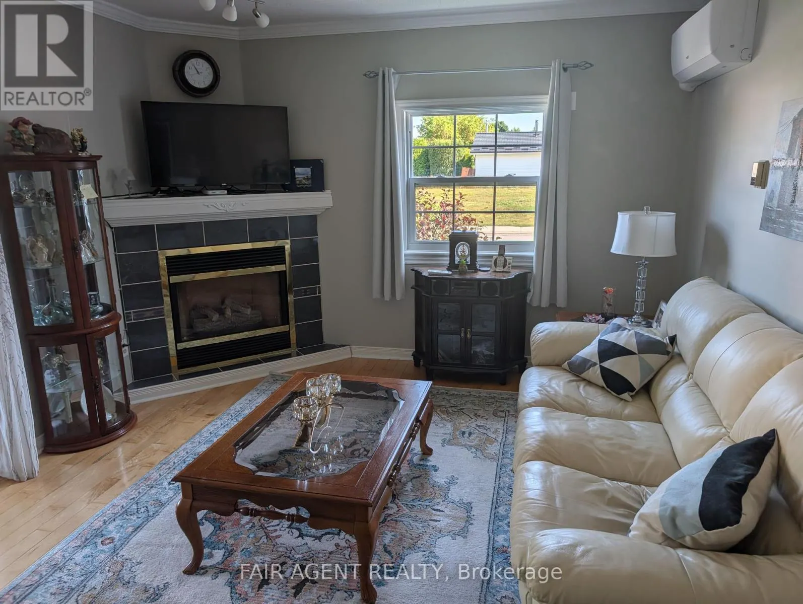 167 EDWARD STREET S