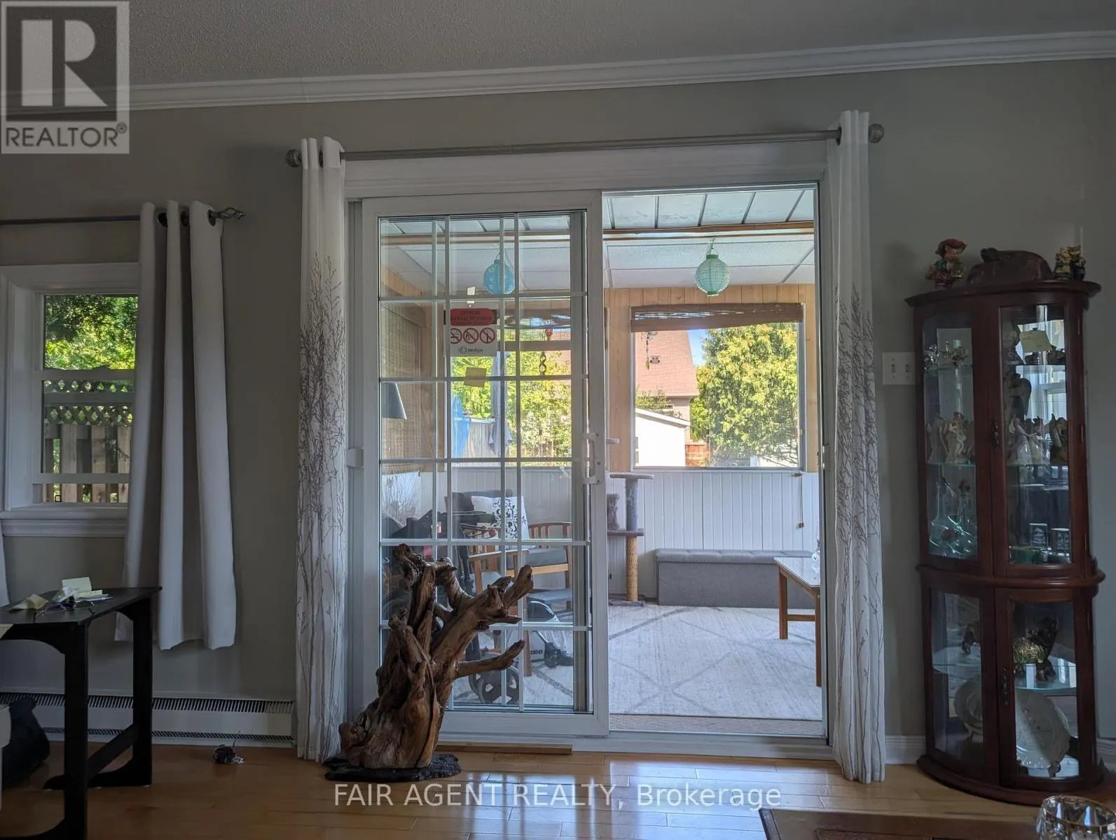 167 EDWARD STREET S