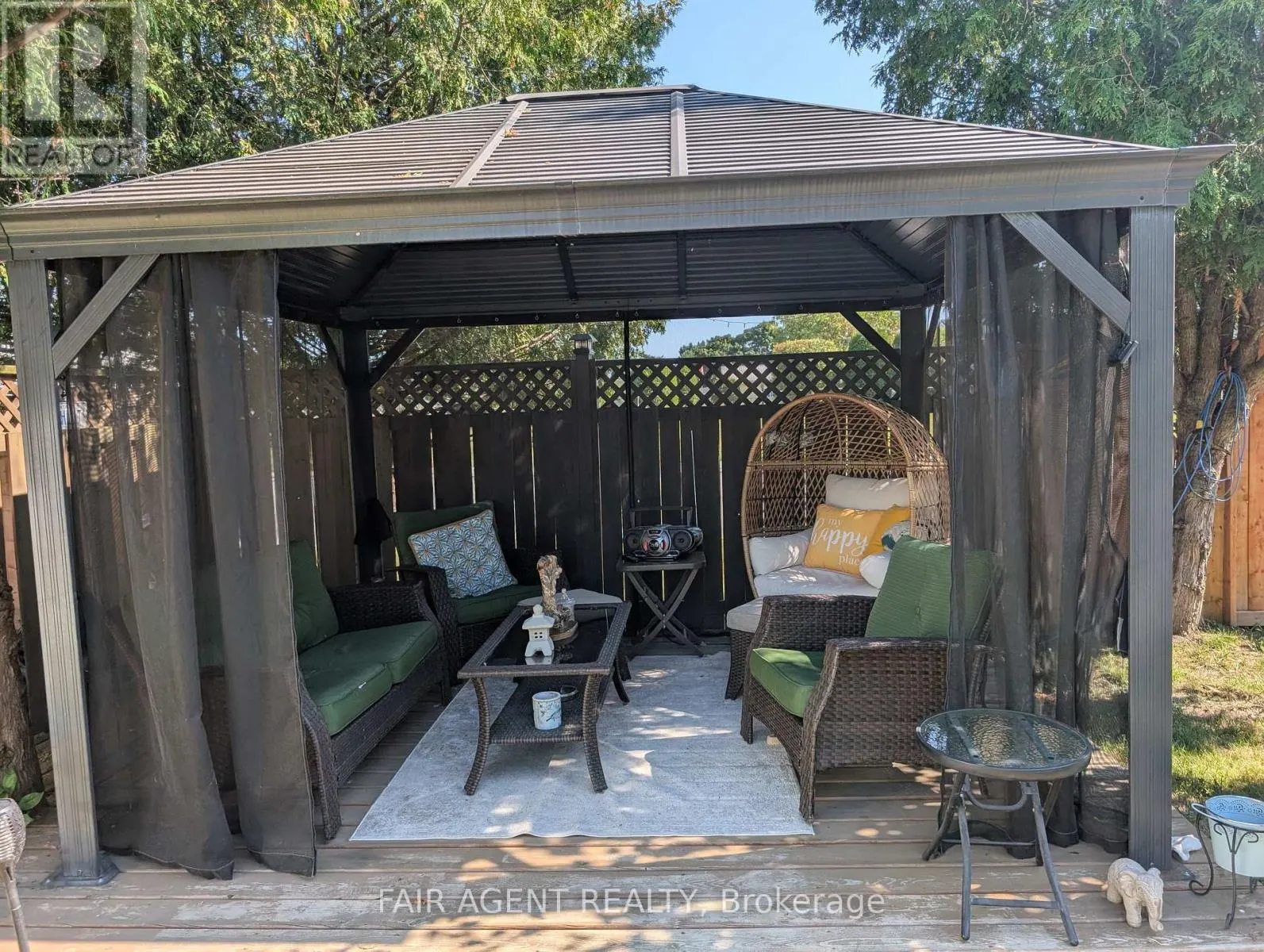 167 EDWARD STREET S