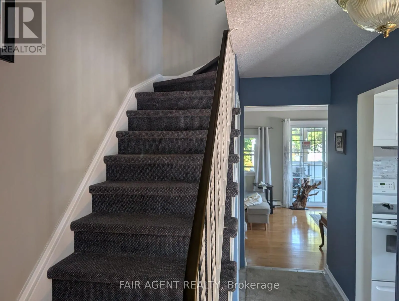 167 EDWARD STREET S