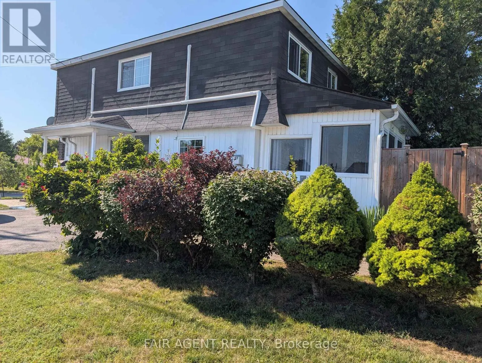 167 EDWARD STREET S
