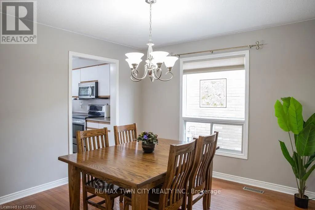 42 REDWOOD LANE