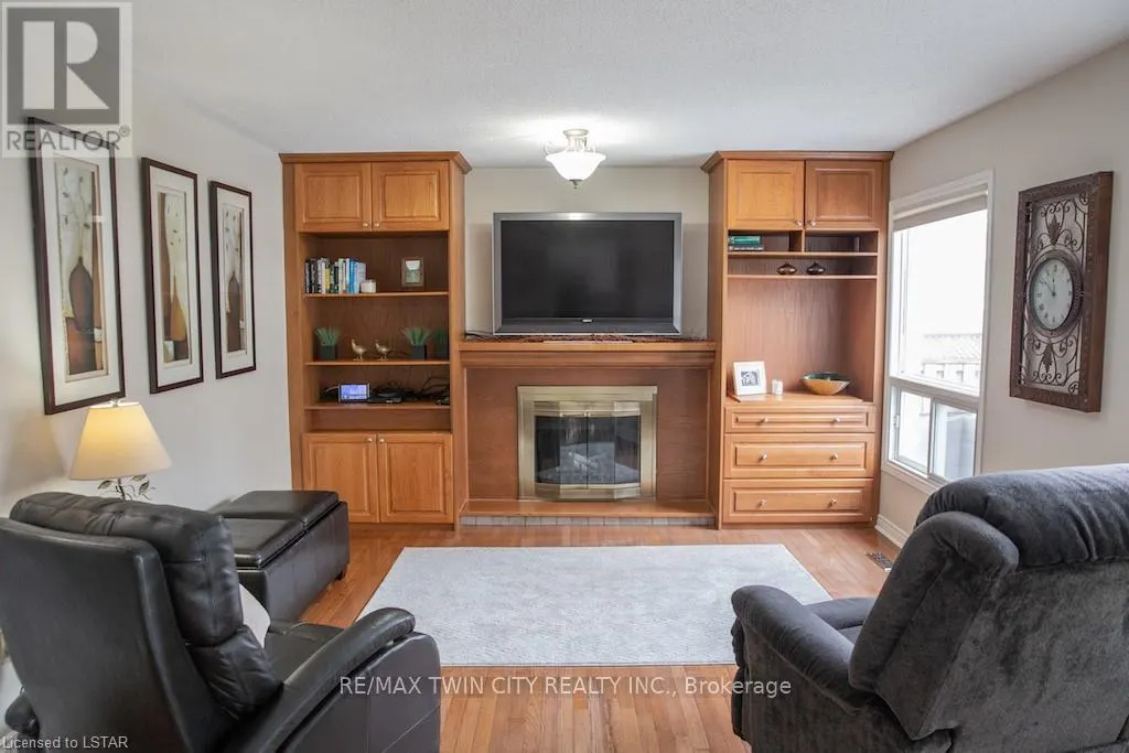 42 REDWOOD LANE