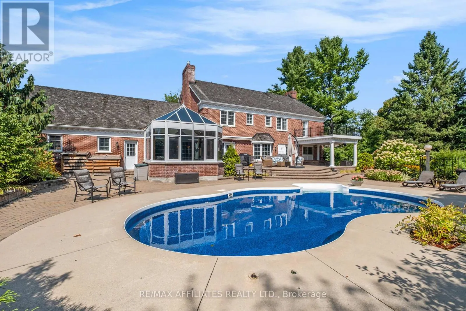 21 CEDAR LANE