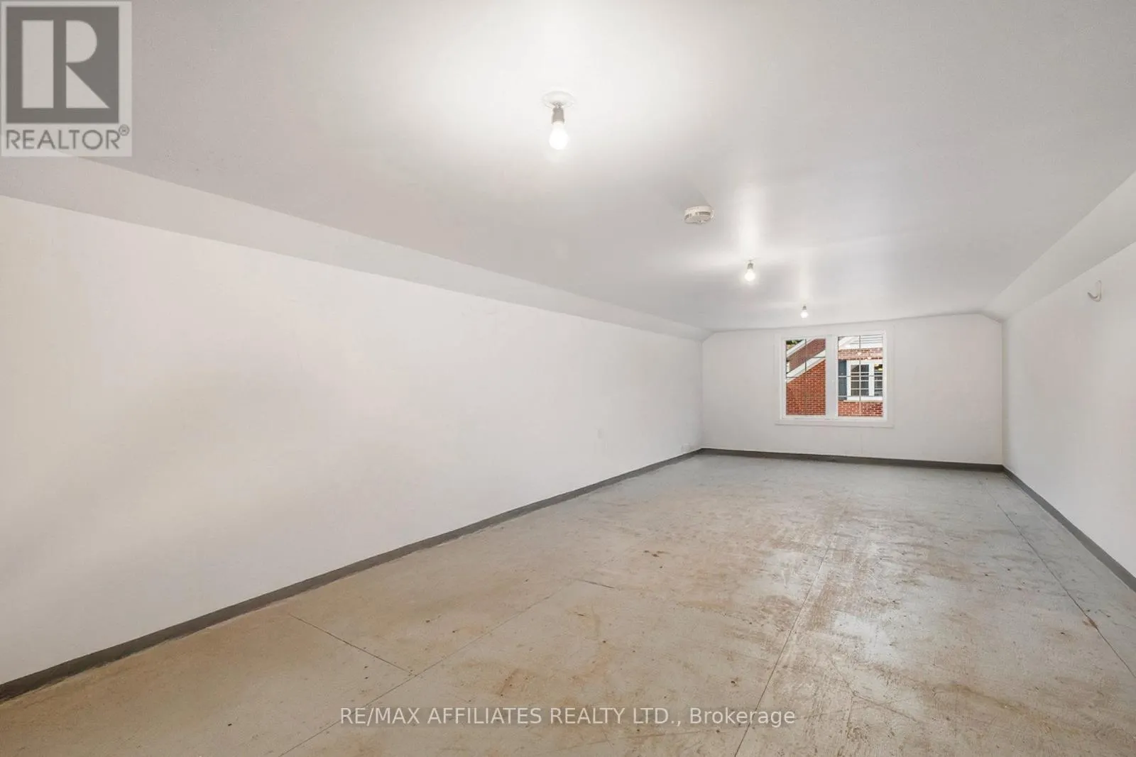 21 CEDAR LANE