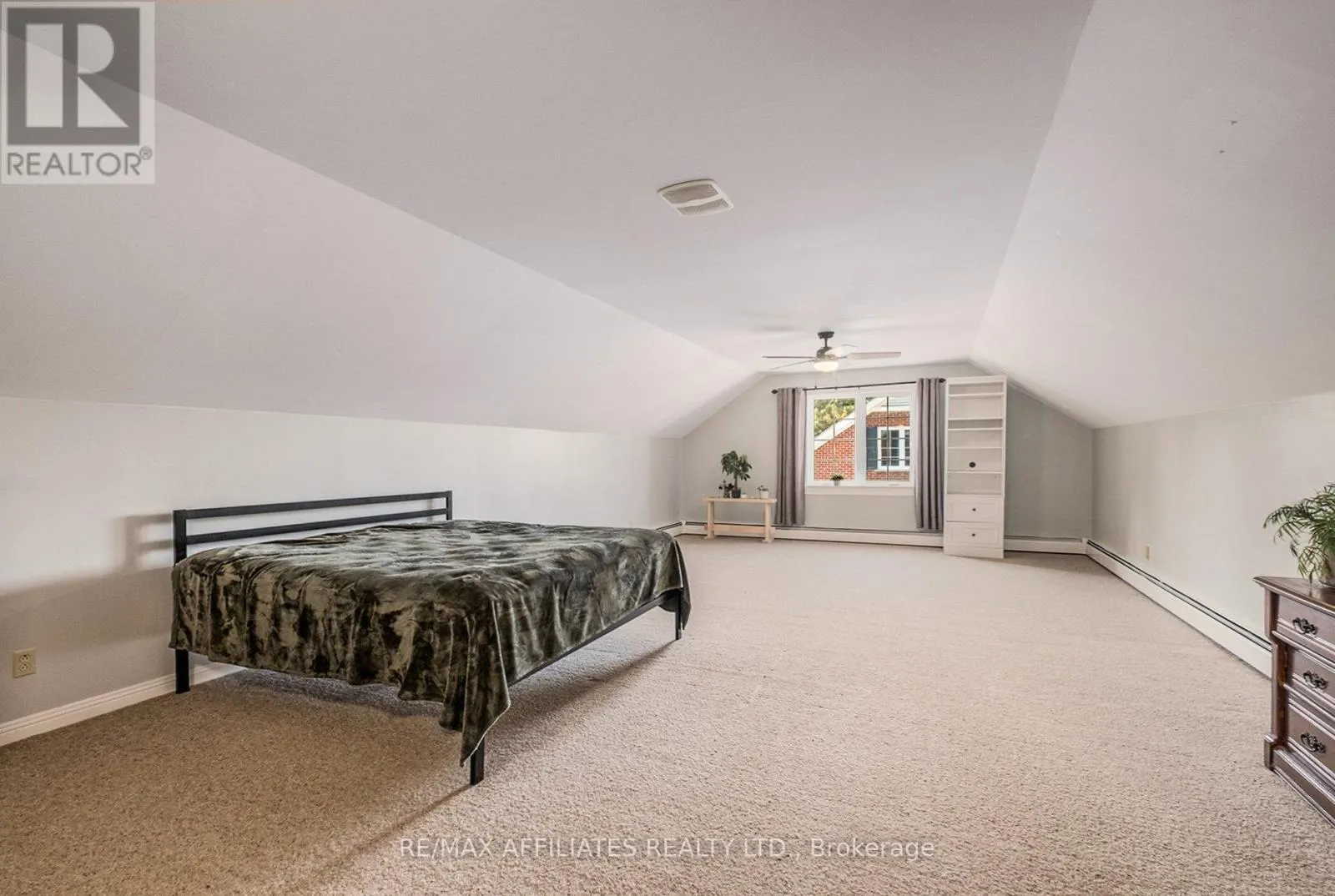 21 CEDAR LANE