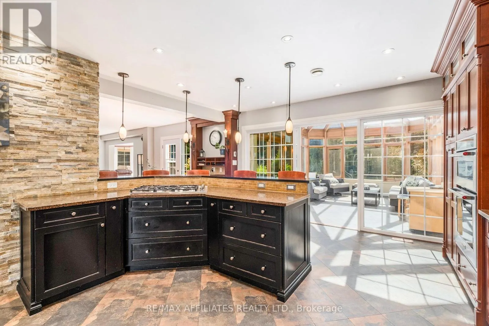 21 CEDAR LANE