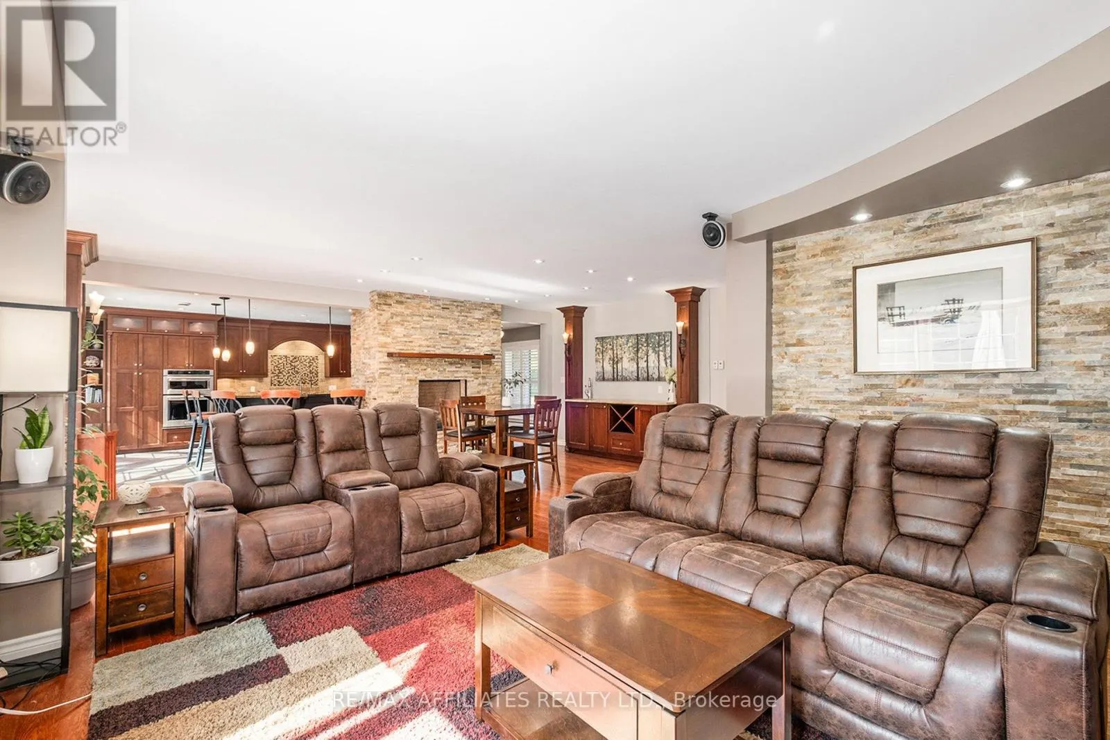 21 CEDAR LANE