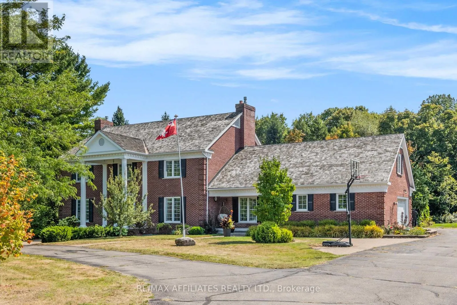 21 CEDAR LANE