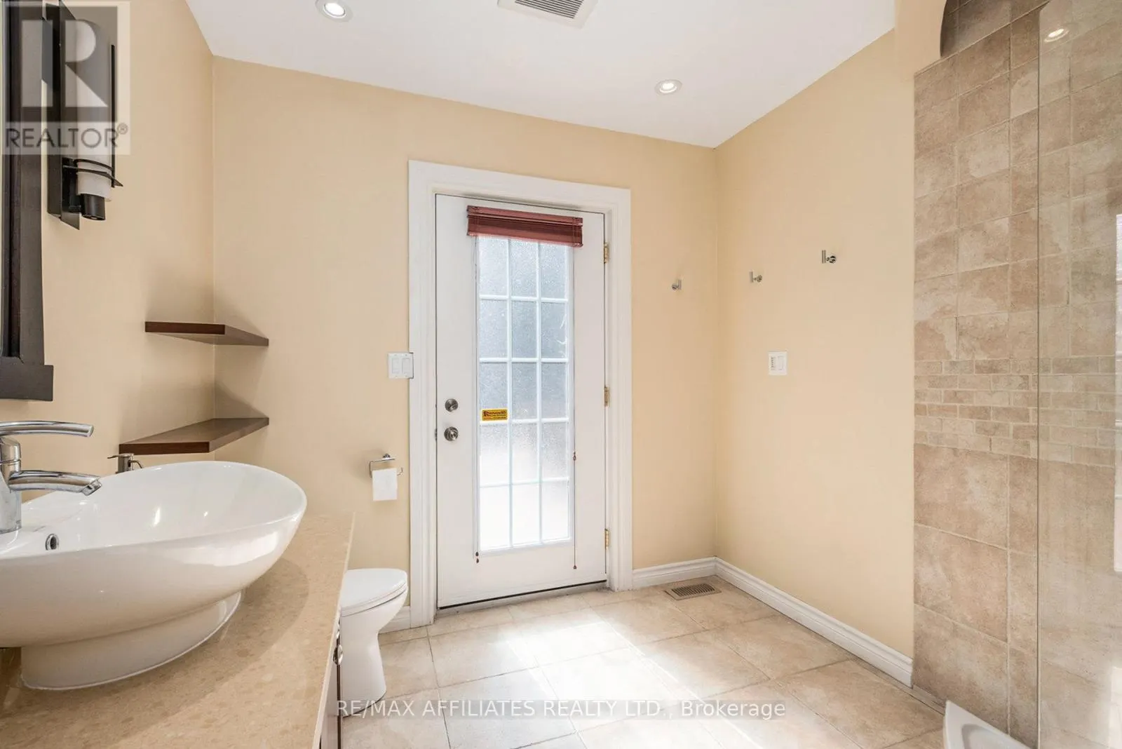 21 CEDAR LANE