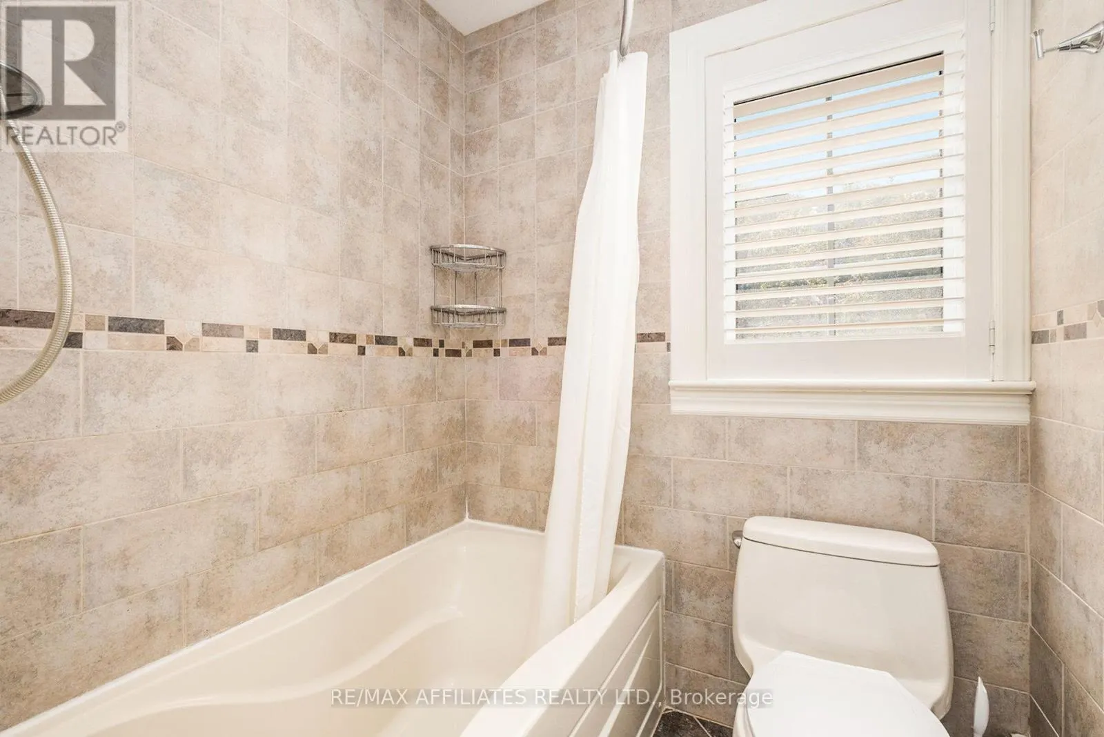 21 CEDAR LANE