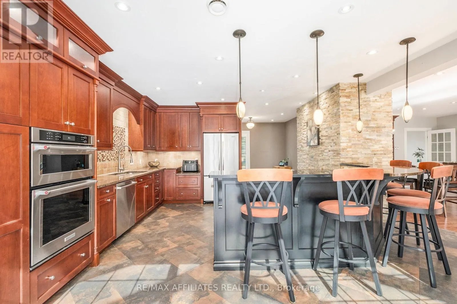 21 CEDAR LANE