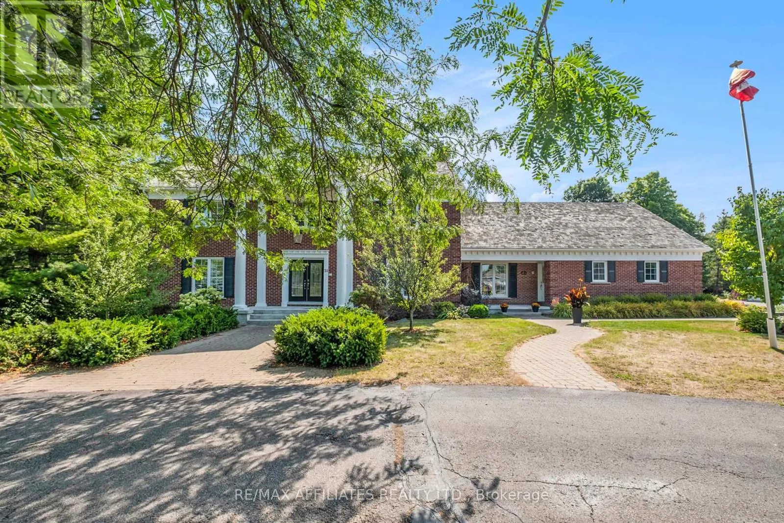 21 CEDAR LANE