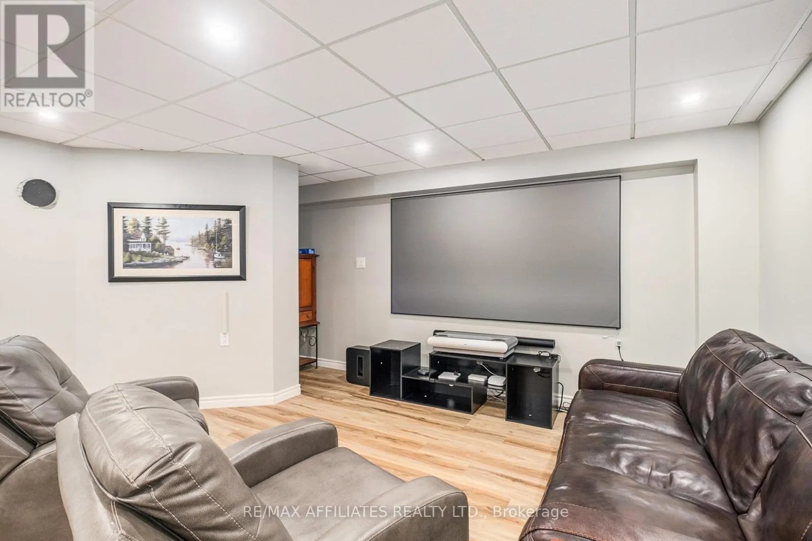21 CEDAR LANE