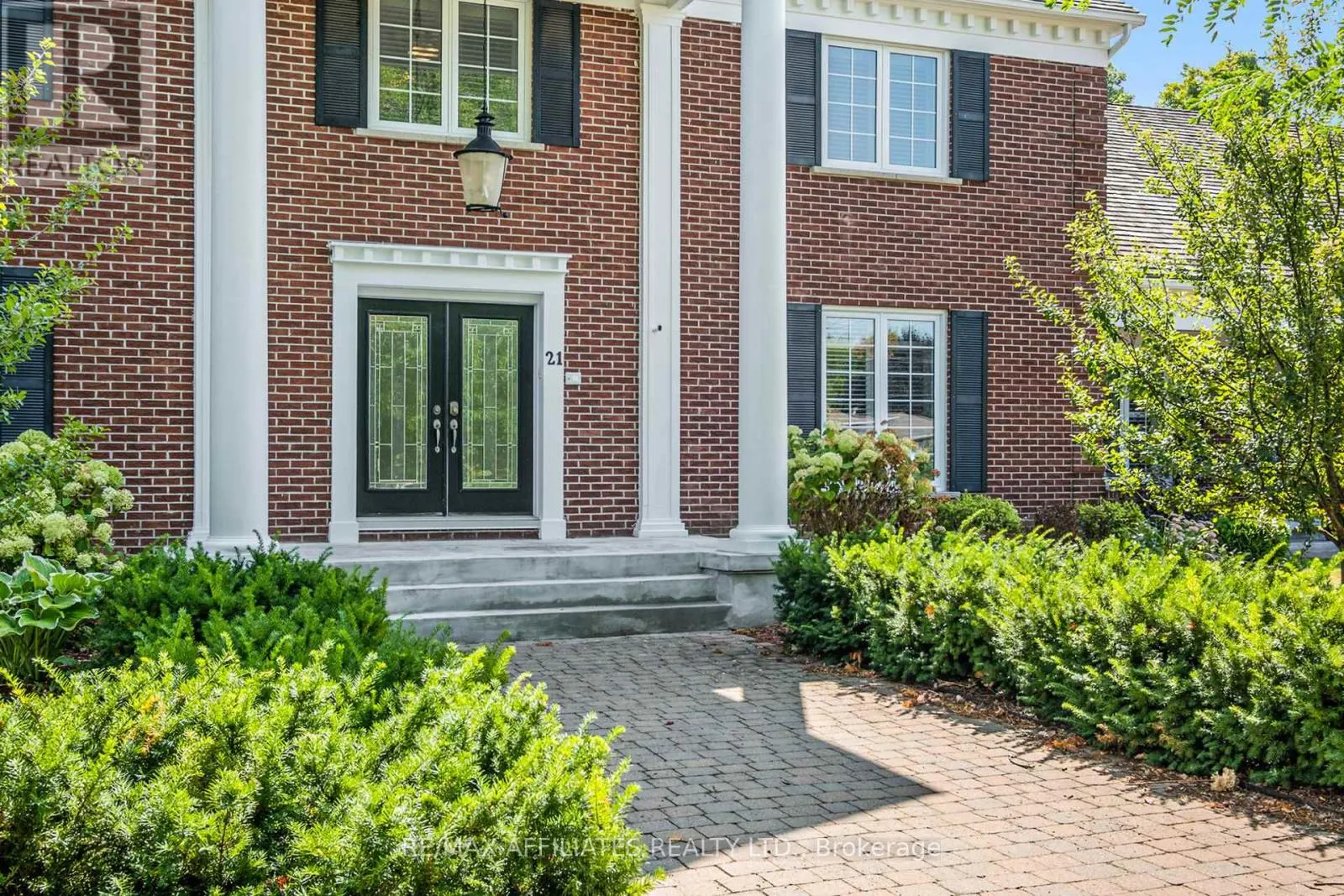 21 CEDAR LANE