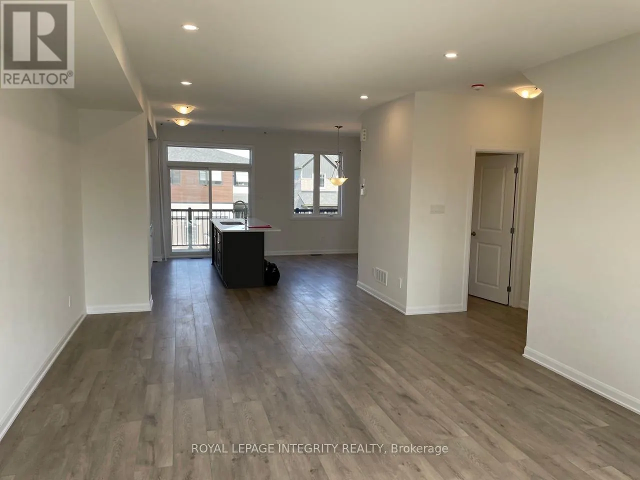 806 EVERBLOOM LANE