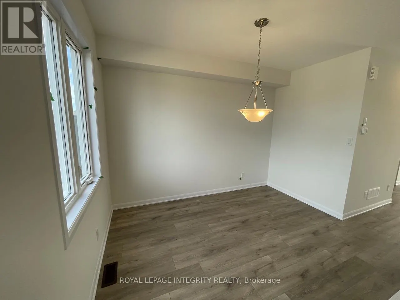 806 EVERBLOOM LANE
