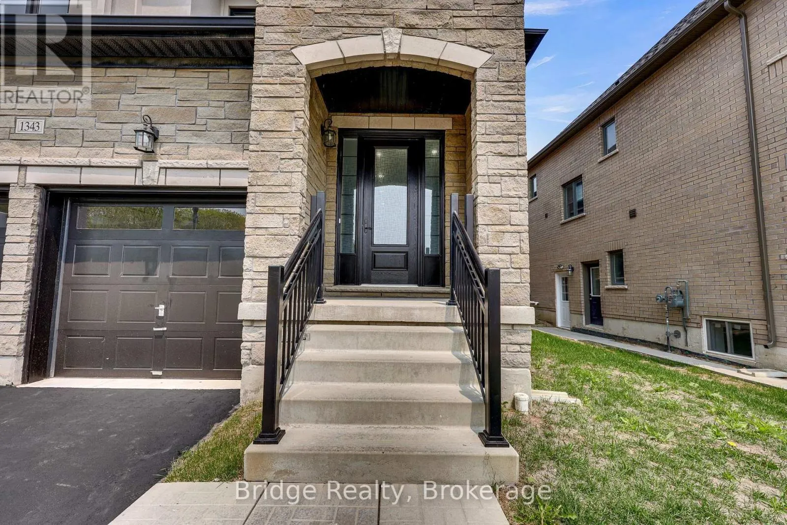 1343 UPPER THAMES DRIVE