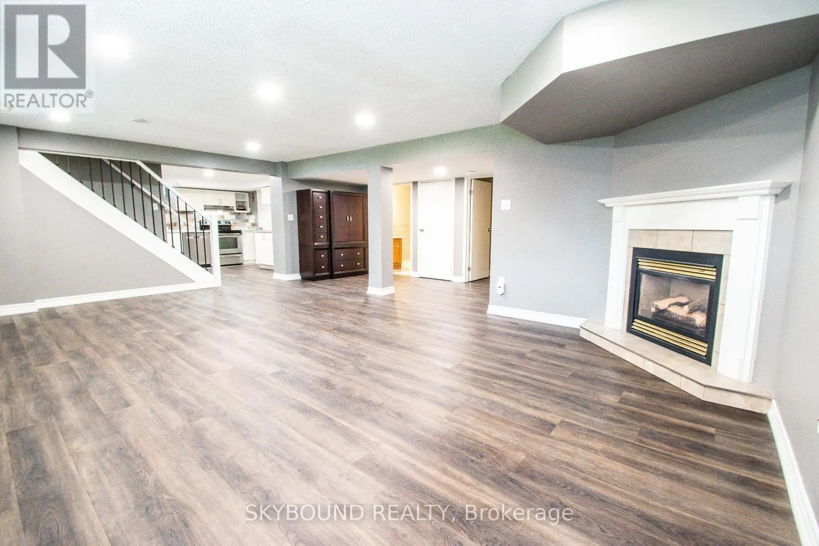 LOWER UNIT - 10 CHORLEY AVENUE