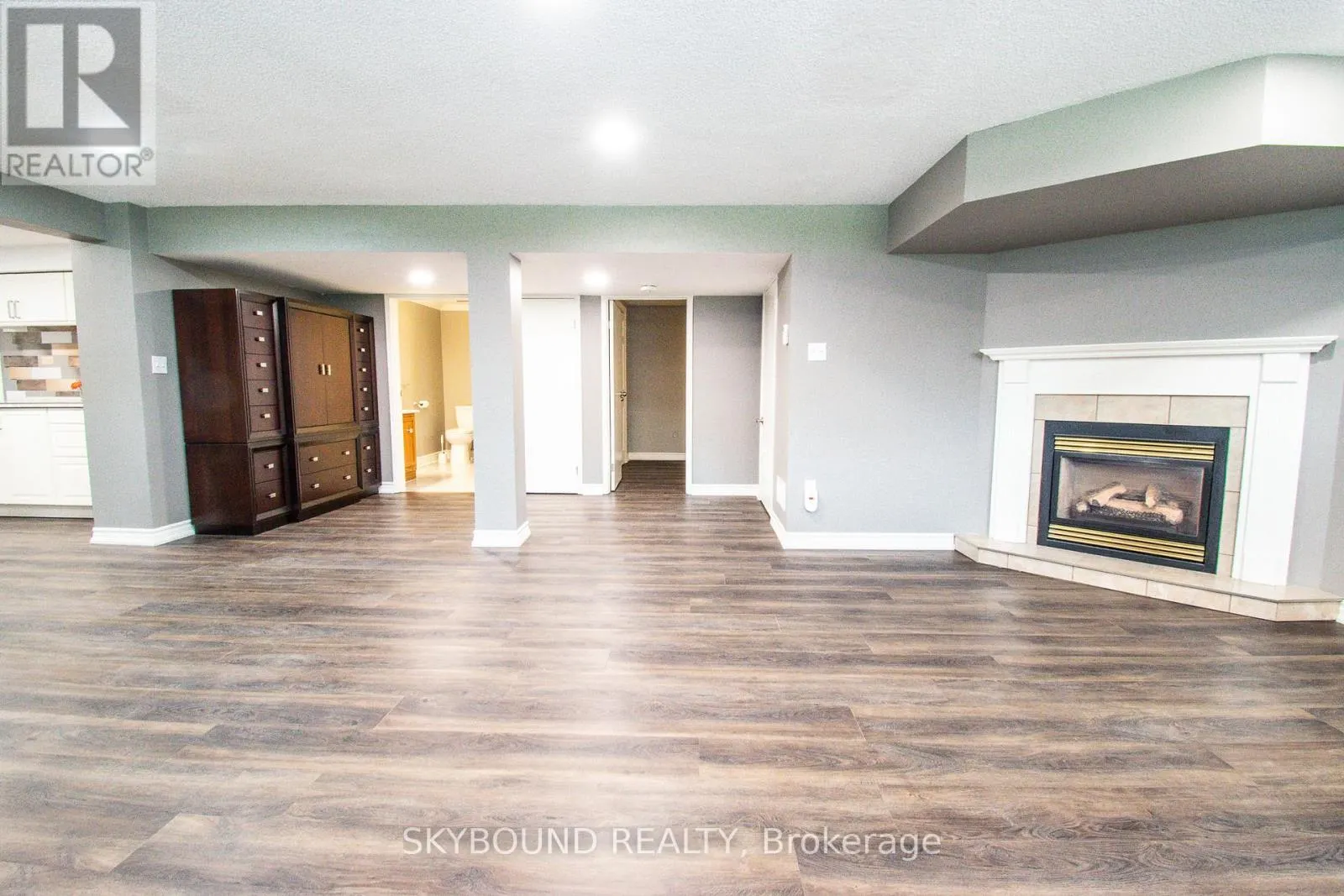 LOWER UNIT - 10 CHORLEY AVENUE
