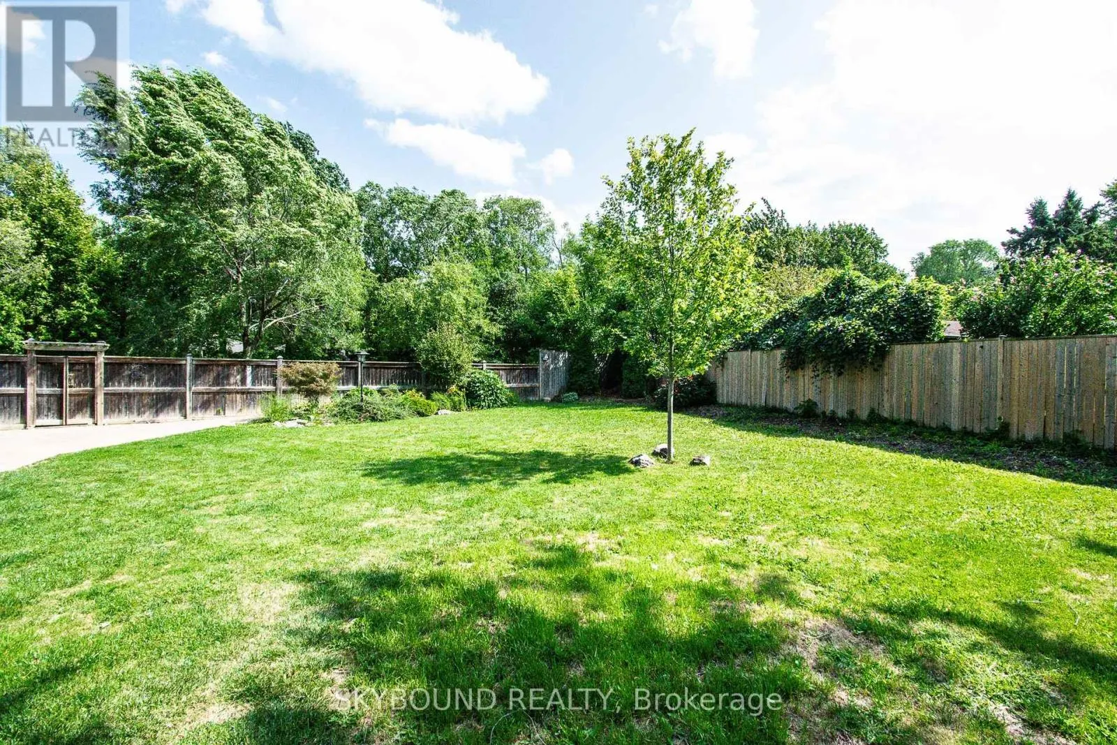 LOWER UNIT - 10 CHORLEY AVENUE