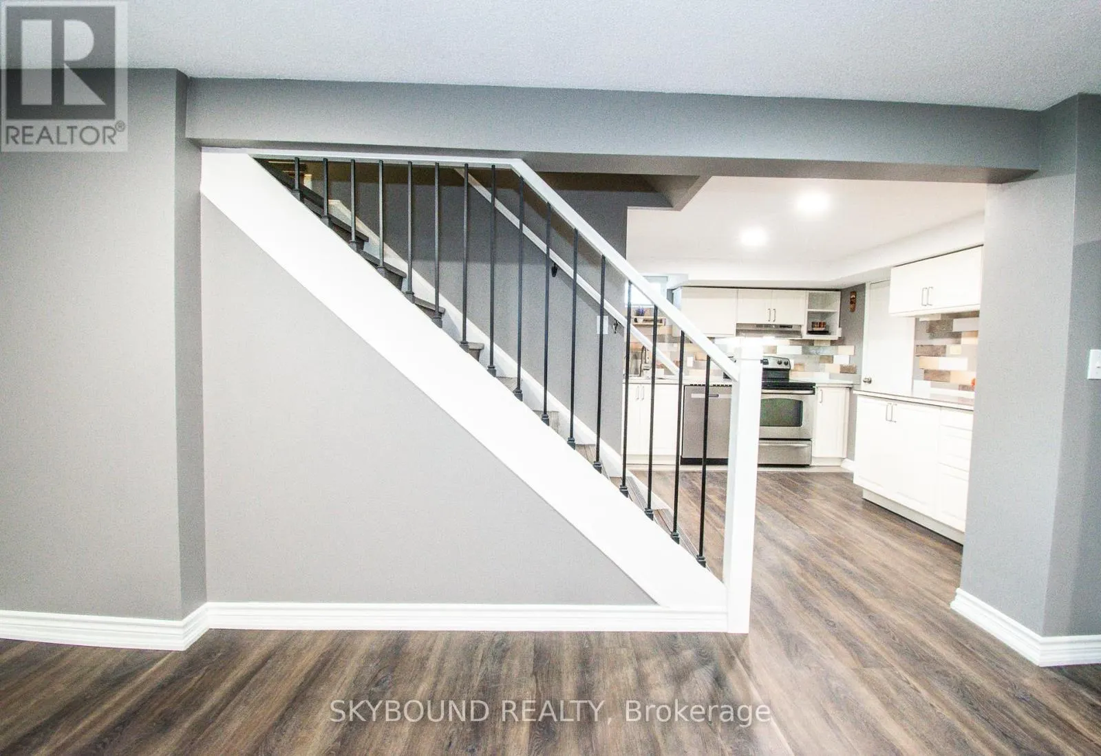 LOWER UNIT - 10 CHORLEY AVENUE