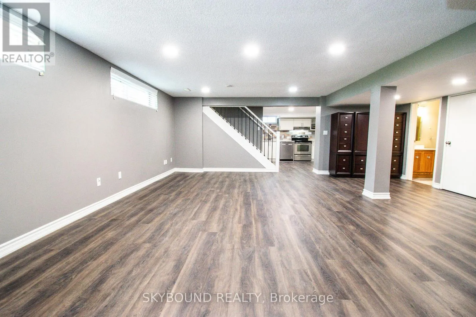 LOWER UNIT - 10 CHORLEY AVENUE