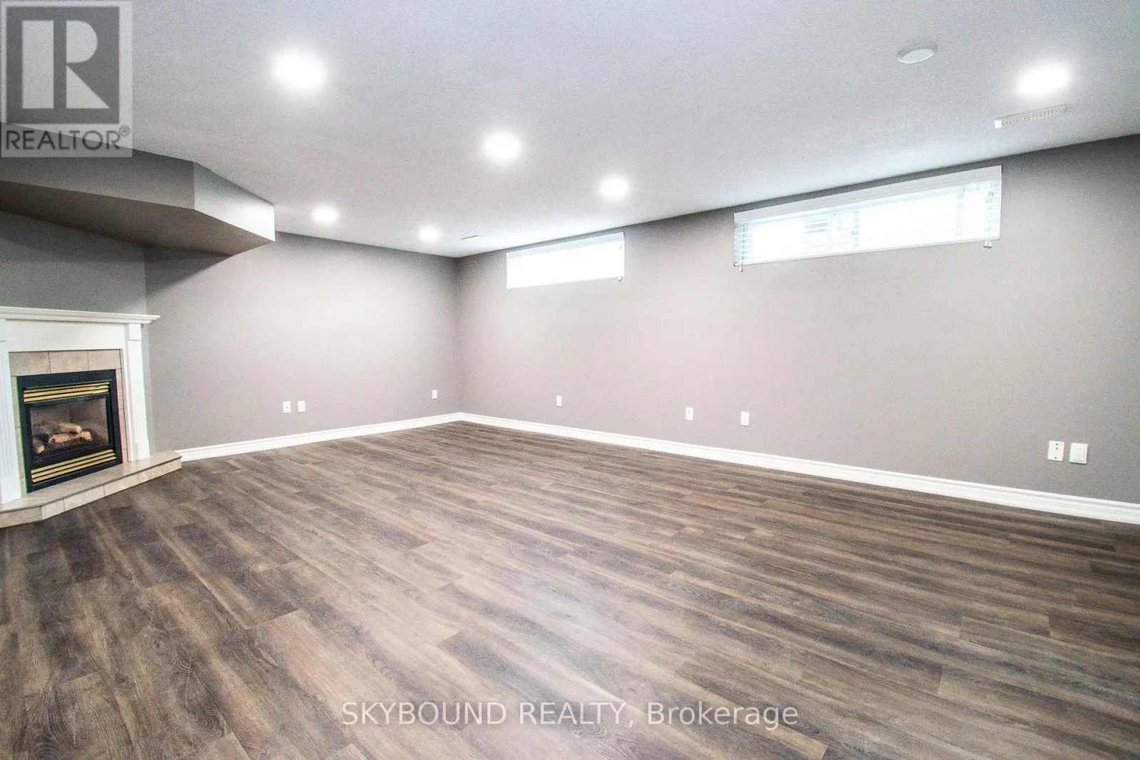 LOWER UNIT - 10 CHORLEY AVENUE