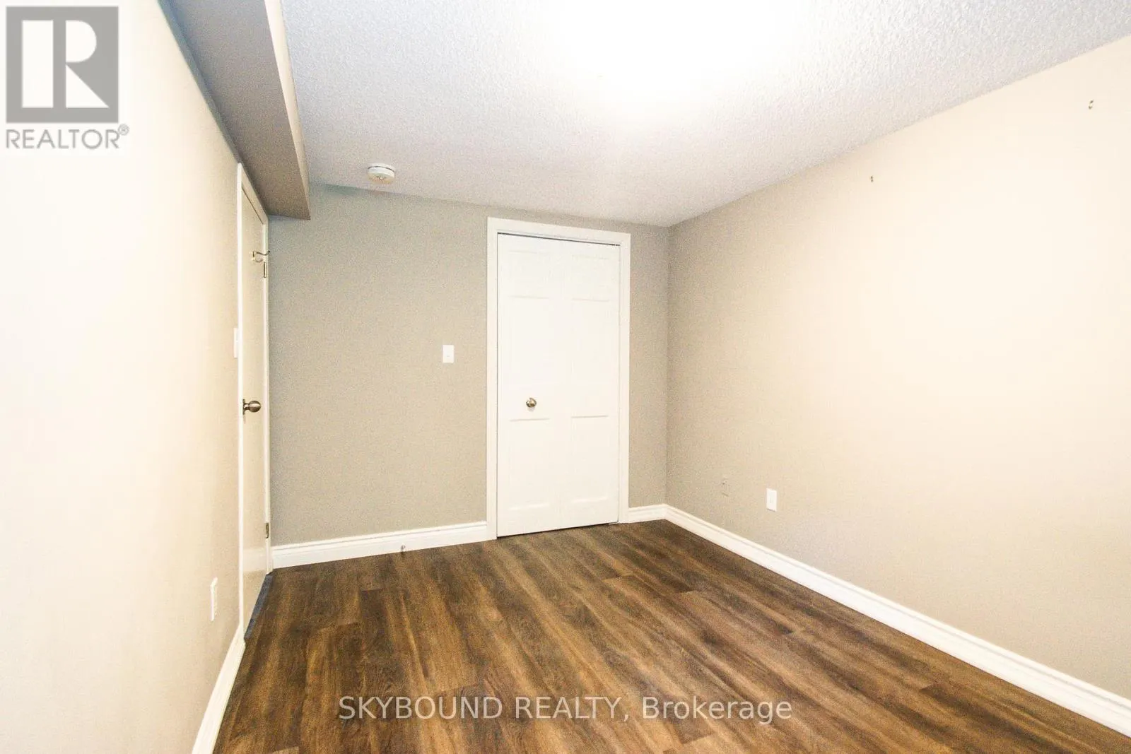 LOWER UNIT - 10 CHORLEY AVENUE
