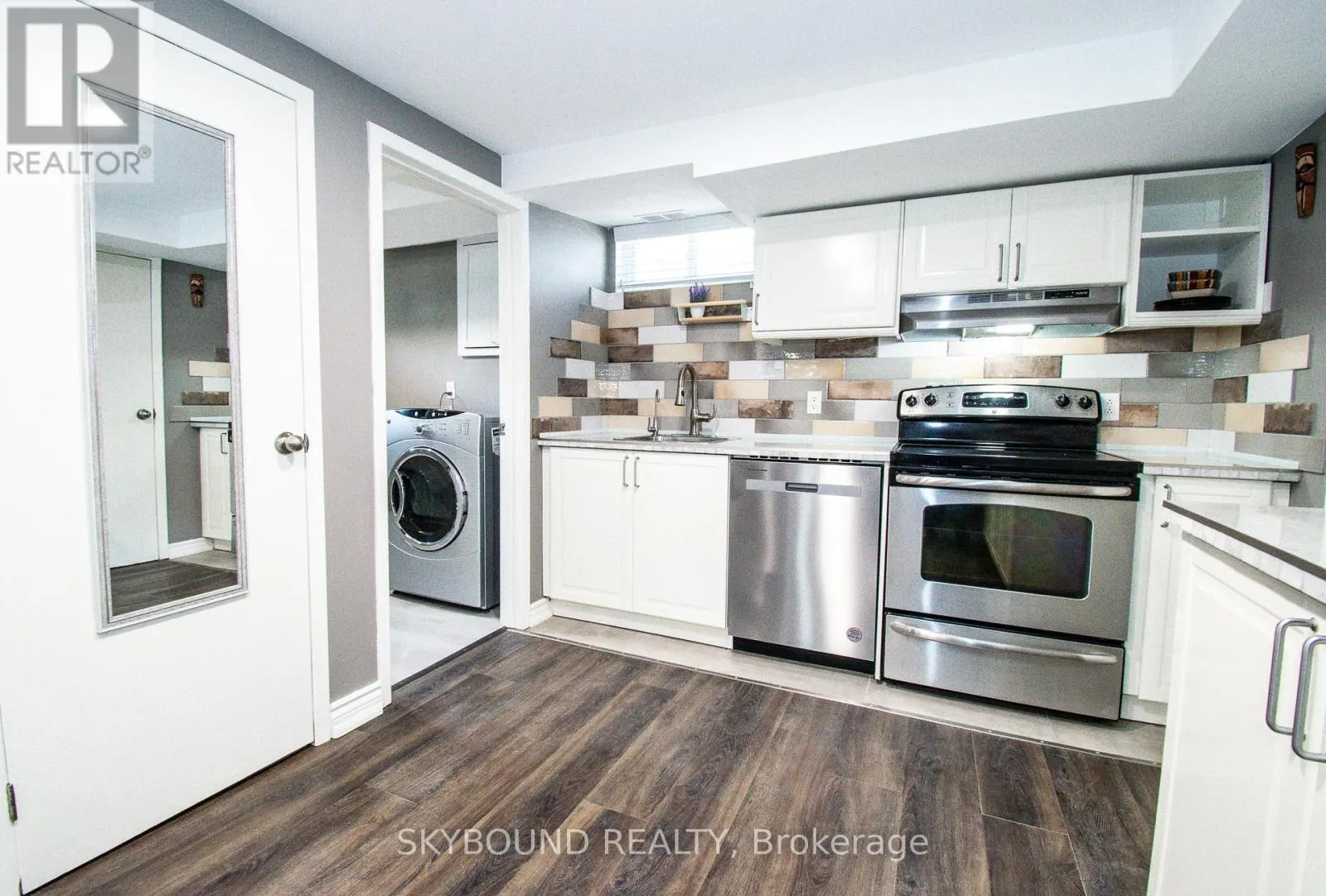 LOWER UNIT - 10 CHORLEY AVENUE