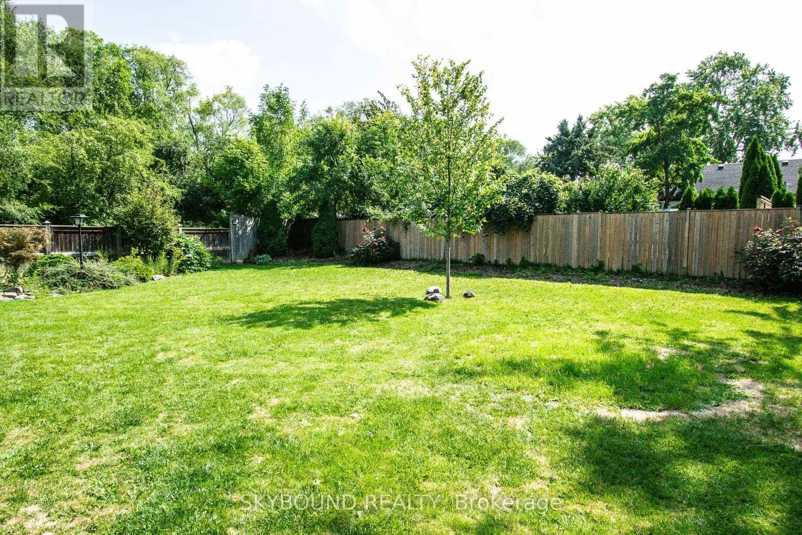 LOWER UNIT - 10 CHORLEY AVENUE