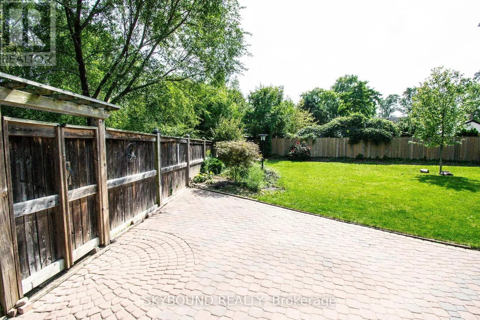 LOWER UNIT - 10 CHORLEY AVENUE