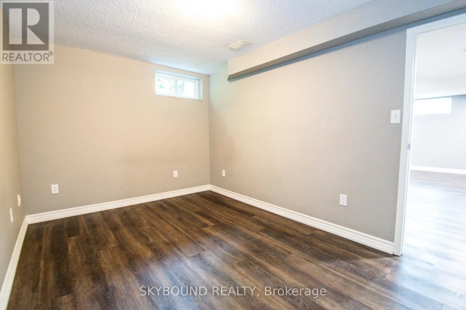 LOWER UNIT - 10 CHORLEY AVENUE