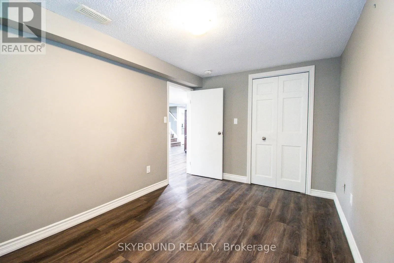 LOWER UNIT - 10 CHORLEY AVENUE