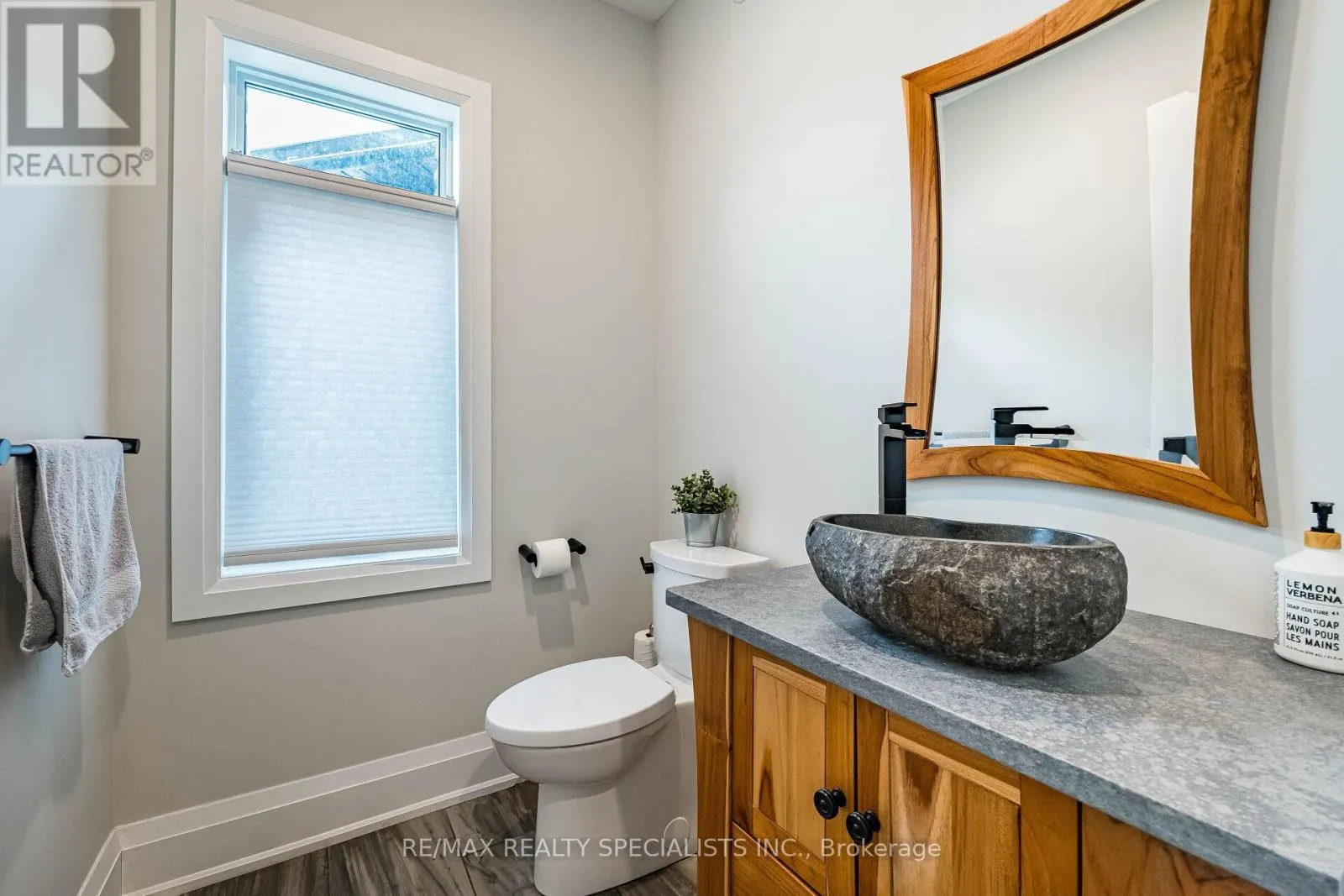6 RUTLEDGE HEIGHTS