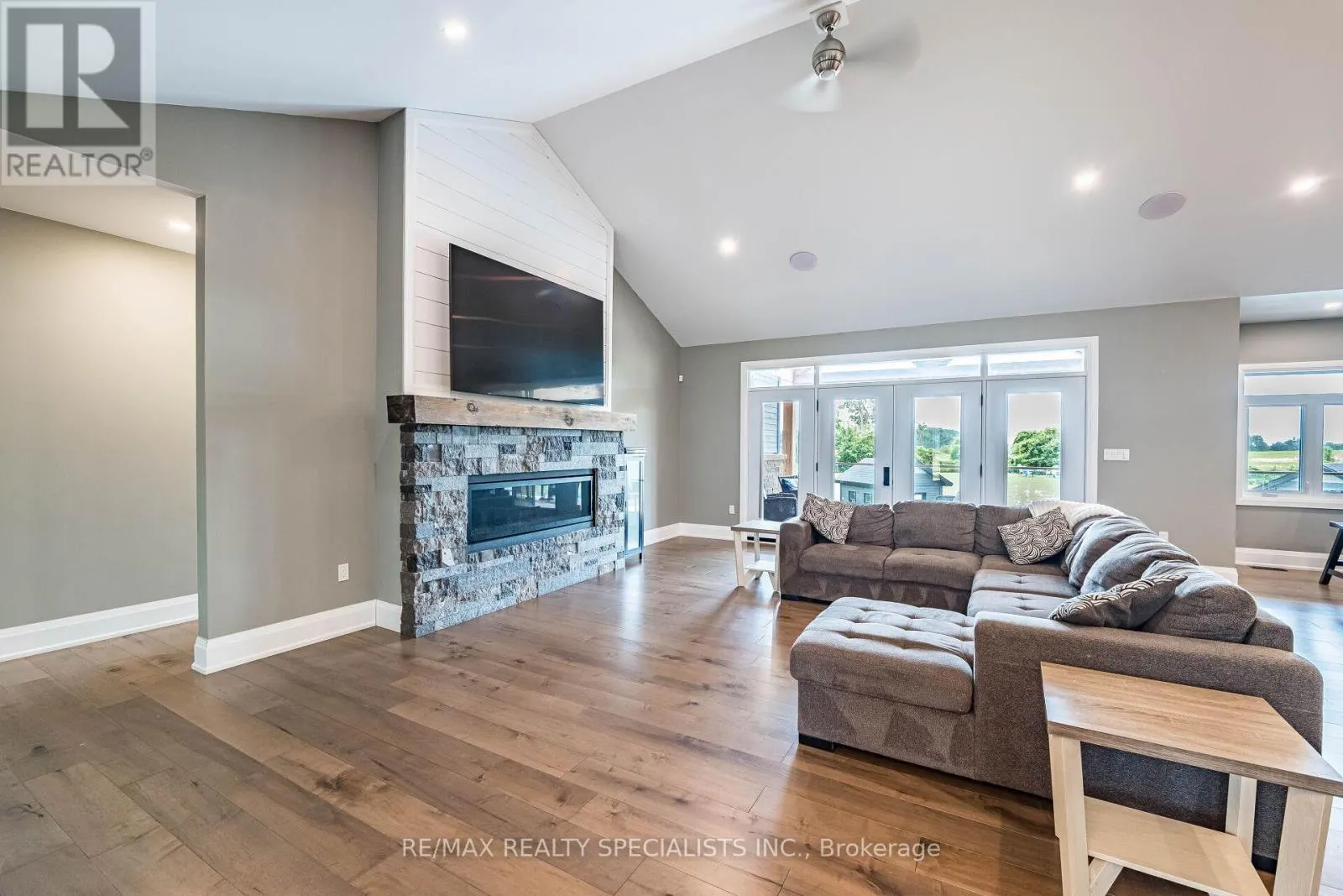 6 RUTLEDGE HEIGHTS