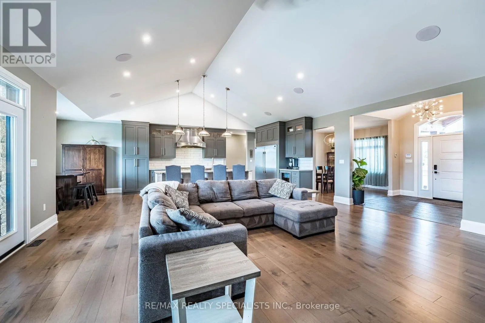 6 RUTLEDGE HEIGHTS