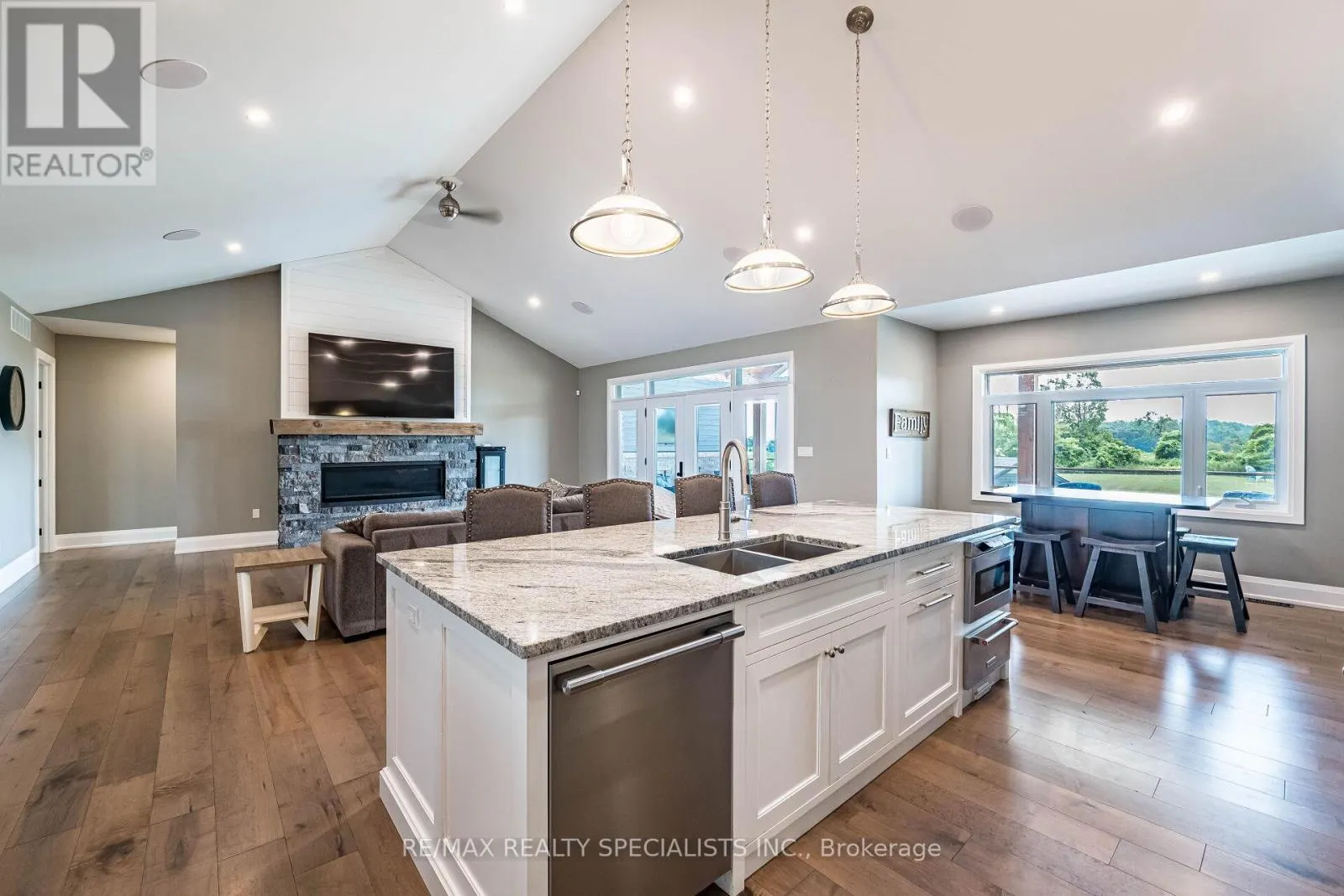 6 RUTLEDGE HEIGHTS