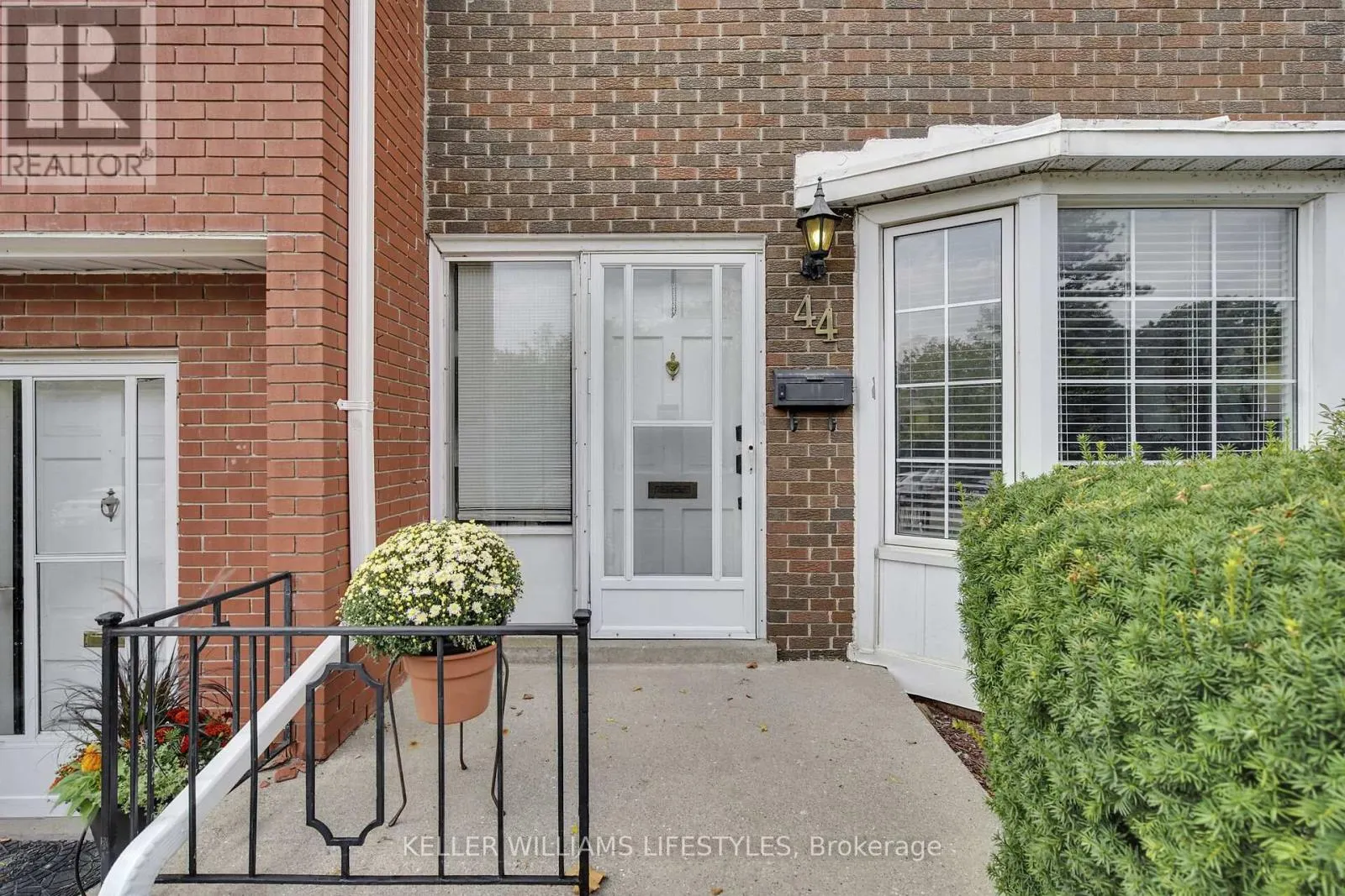 44 - 1220 ROYAL YORK ROAD, #44