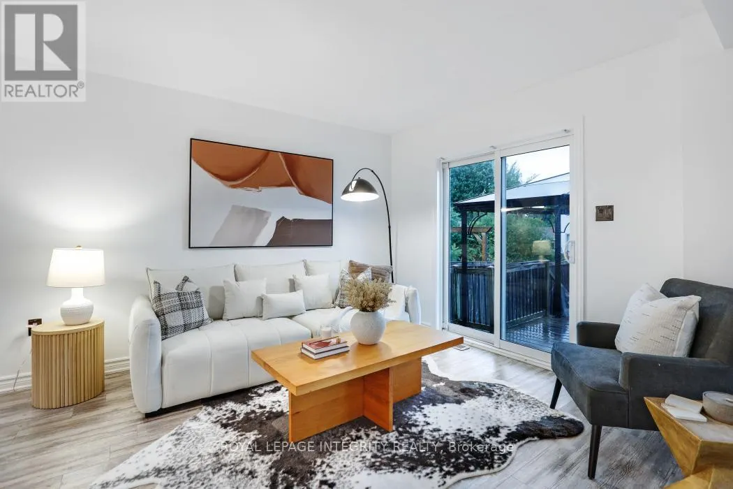282 JASPER CRESCENT