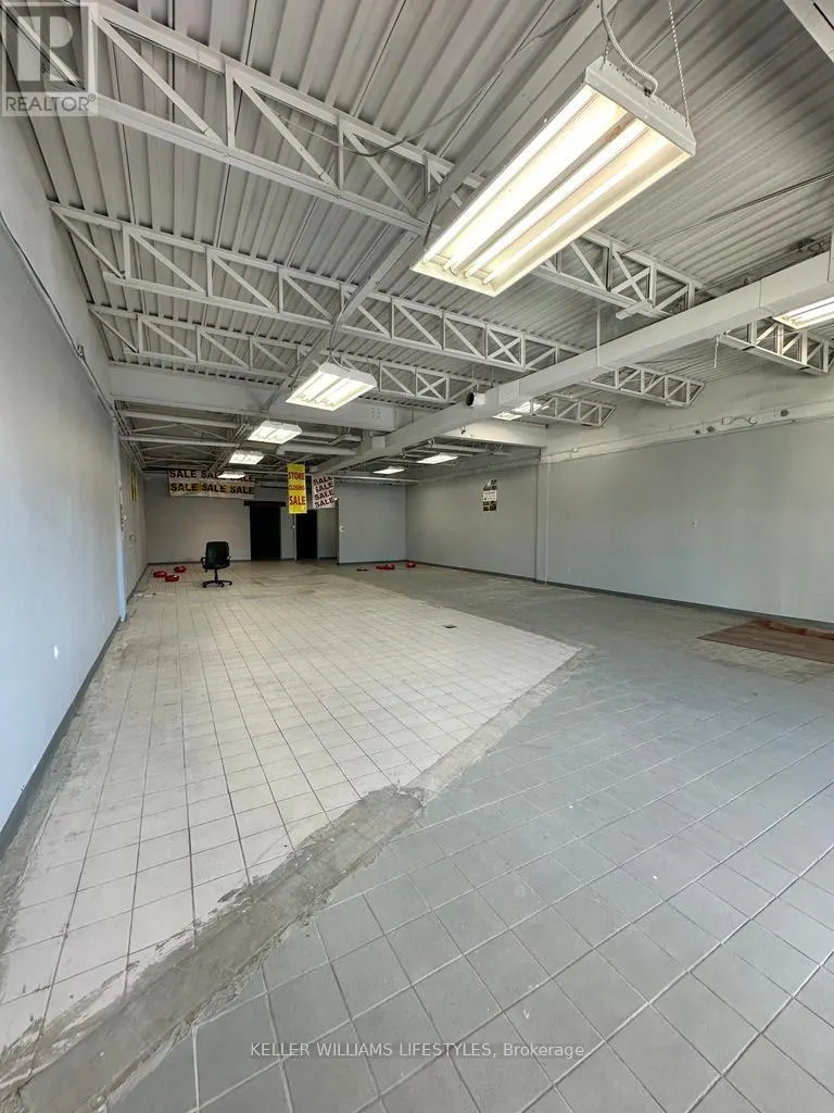 3 - 1560 DUNDAS STREET, #3