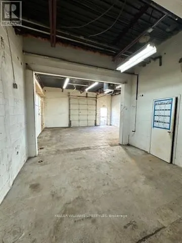 4 - 1560 DUNDAS STREET, #4