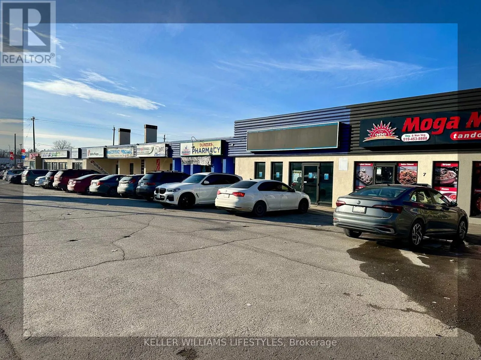 4 - 1560 DUNDAS STREET, #4