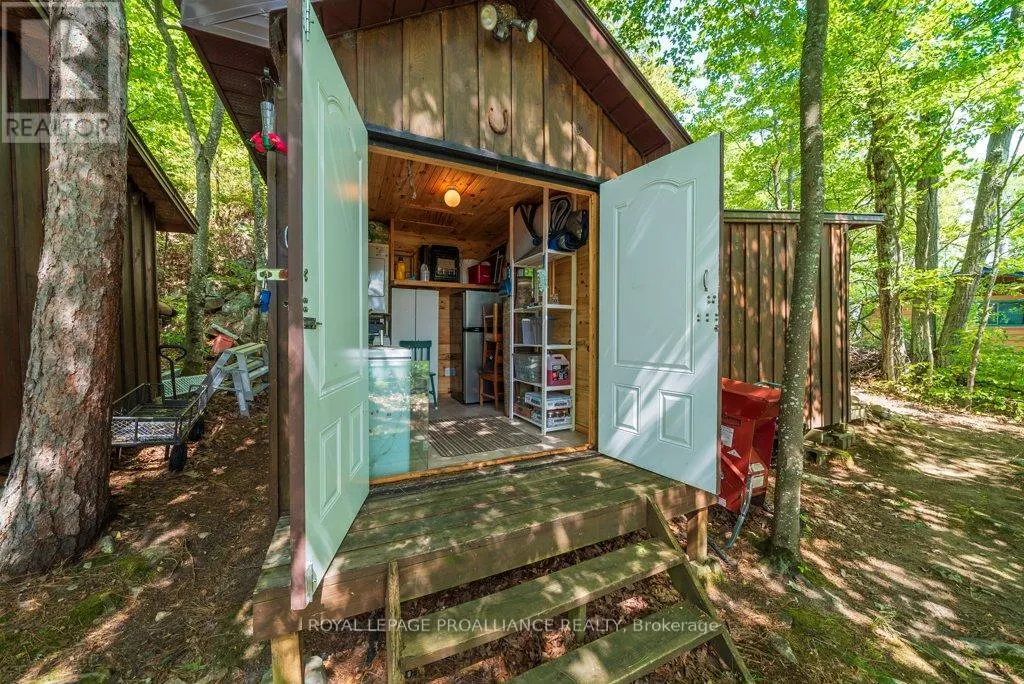 163 MAZINAW LAKE
