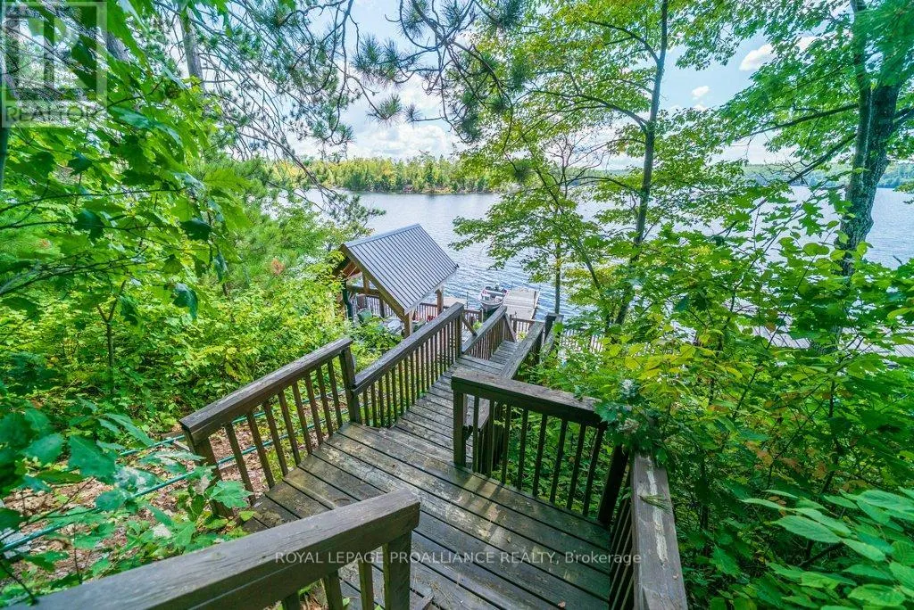 163 MAZINAW LAKE