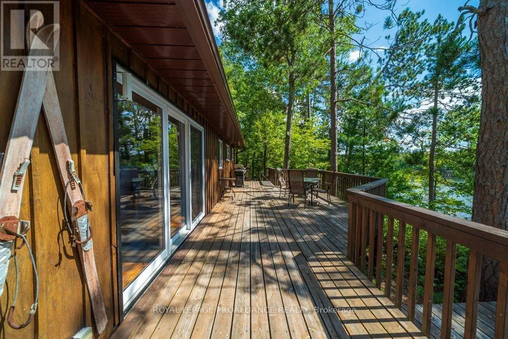 163 MAZINAW LAKE