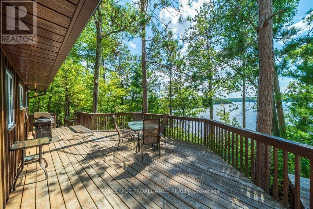 163 MAZINAW LAKE
