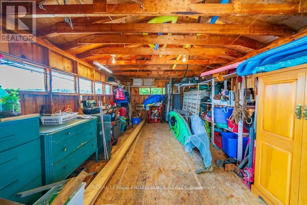 163 MAZINAW LAKE
